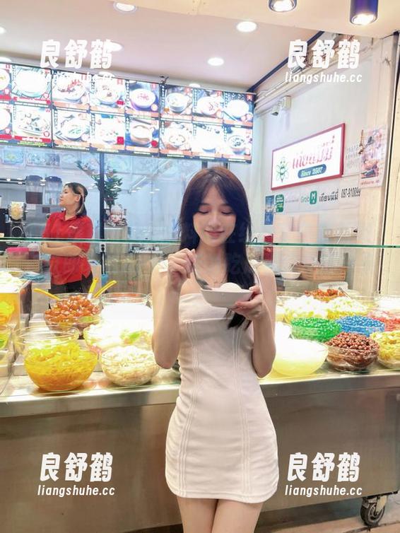 51爆料网在线分享热辣新闻，立即下载APP，成为吃瓜群众中的一员！
