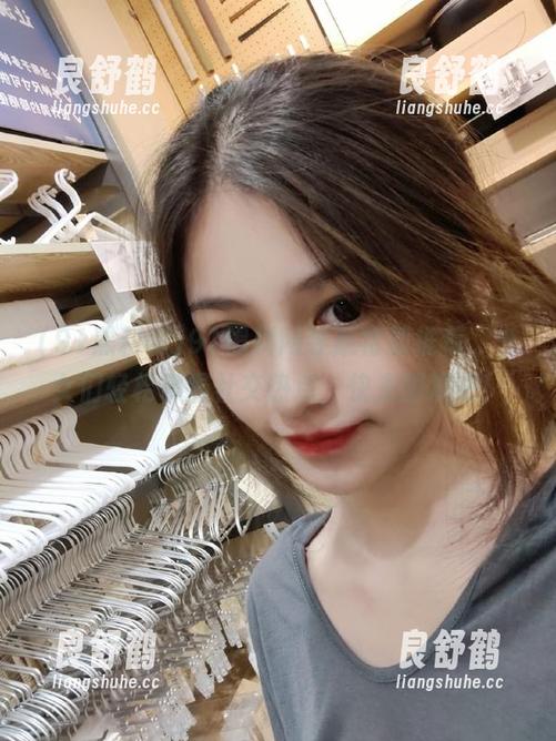 91黑料网 91黑料网导航特别推荐,少女们轻松掌握社交热点,快来围观吧!