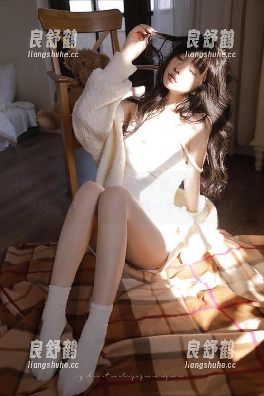 吃瓜不止于此，下载www.黑料，掌握娱乐圈的第一手黑色消息！