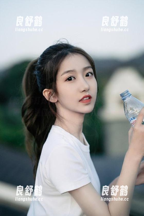 吃瓜不打烊，导航你的娱乐圈，传送门开启无尽美图与趣事分享！