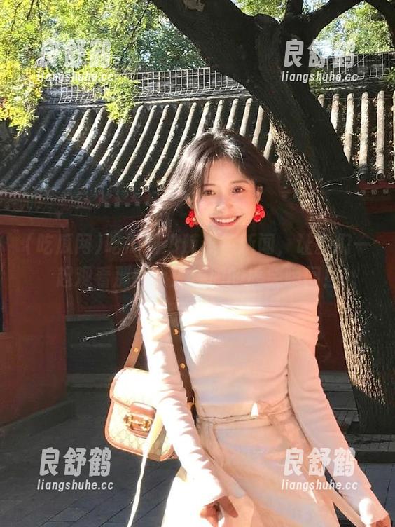 吃瓜网热辣热点新闻，让我们一起观看那些令人捧腹的搞笑瞬间！