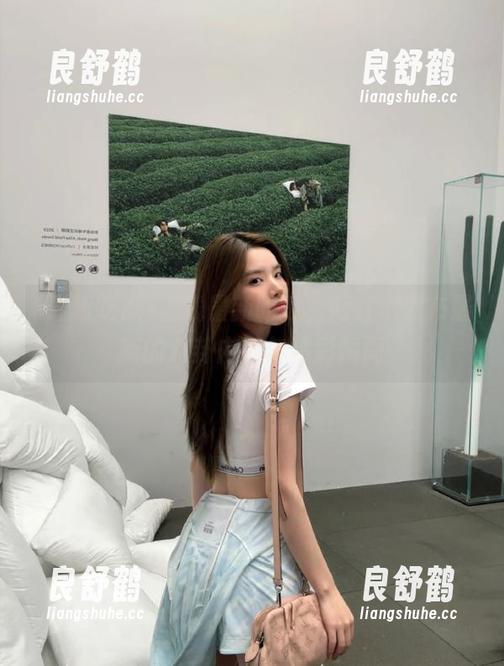上线最新吃瓜，网红们发布最新的八卦内幕与精彩瞬间
