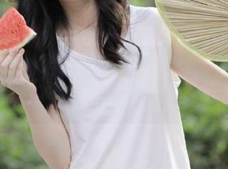 潮流吃瓜线路推荐，黑哥冲料小小鱼陪你一起享受美味