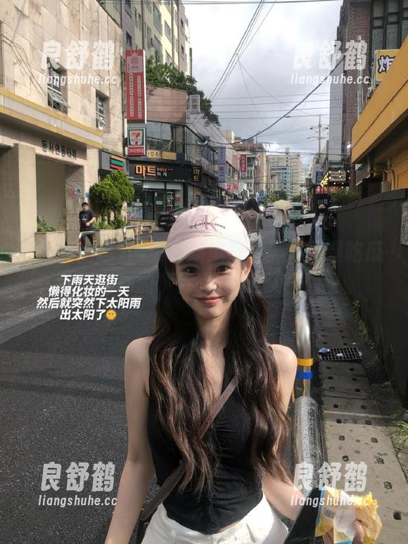 网页最新追踪：黑料网曝吃瓜化学老师的事件，网友热议不止！